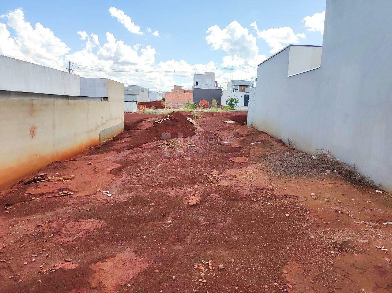Terreno à venda no bairro Residencial Colinas do Engenho I: 