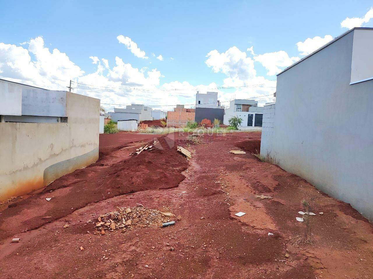 Terreno à venda no bairro Residencial Colinas do Engenho I: 