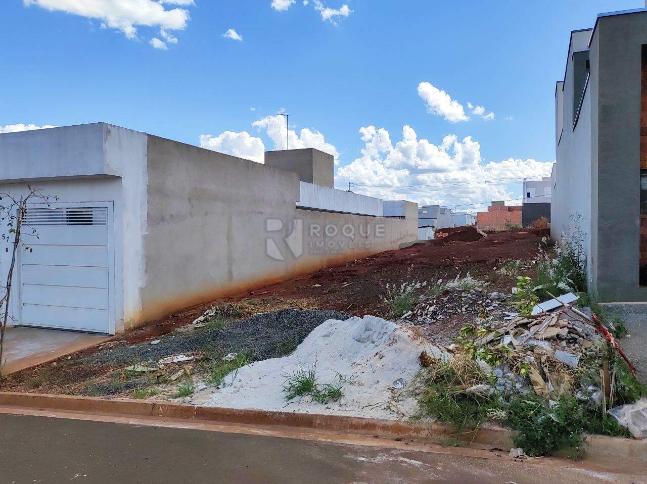 Terreno à venda no bairro Residencial Colinas do Engenho I: 