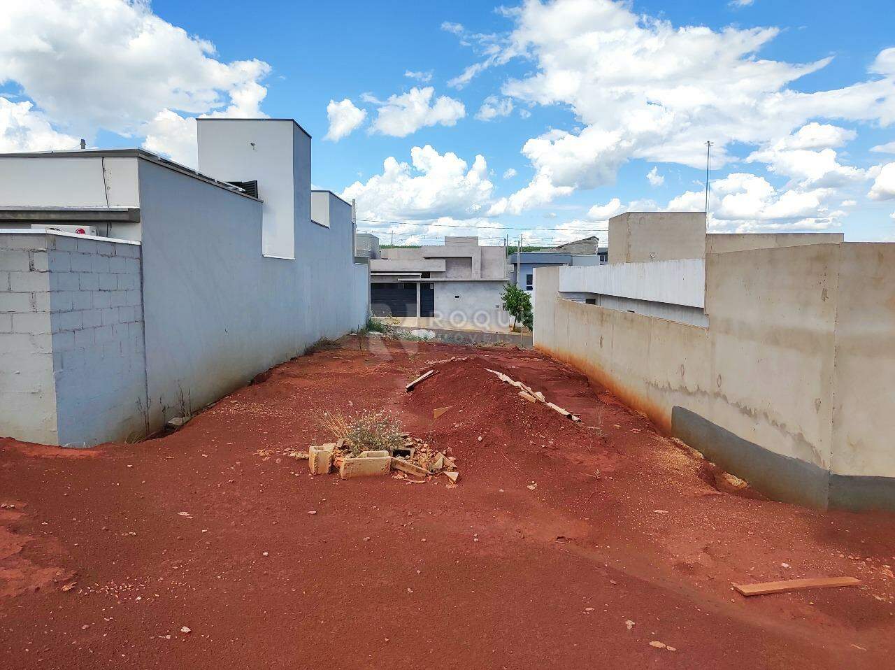 Terreno à venda no bairro Residencial Colinas do Engenho I: 