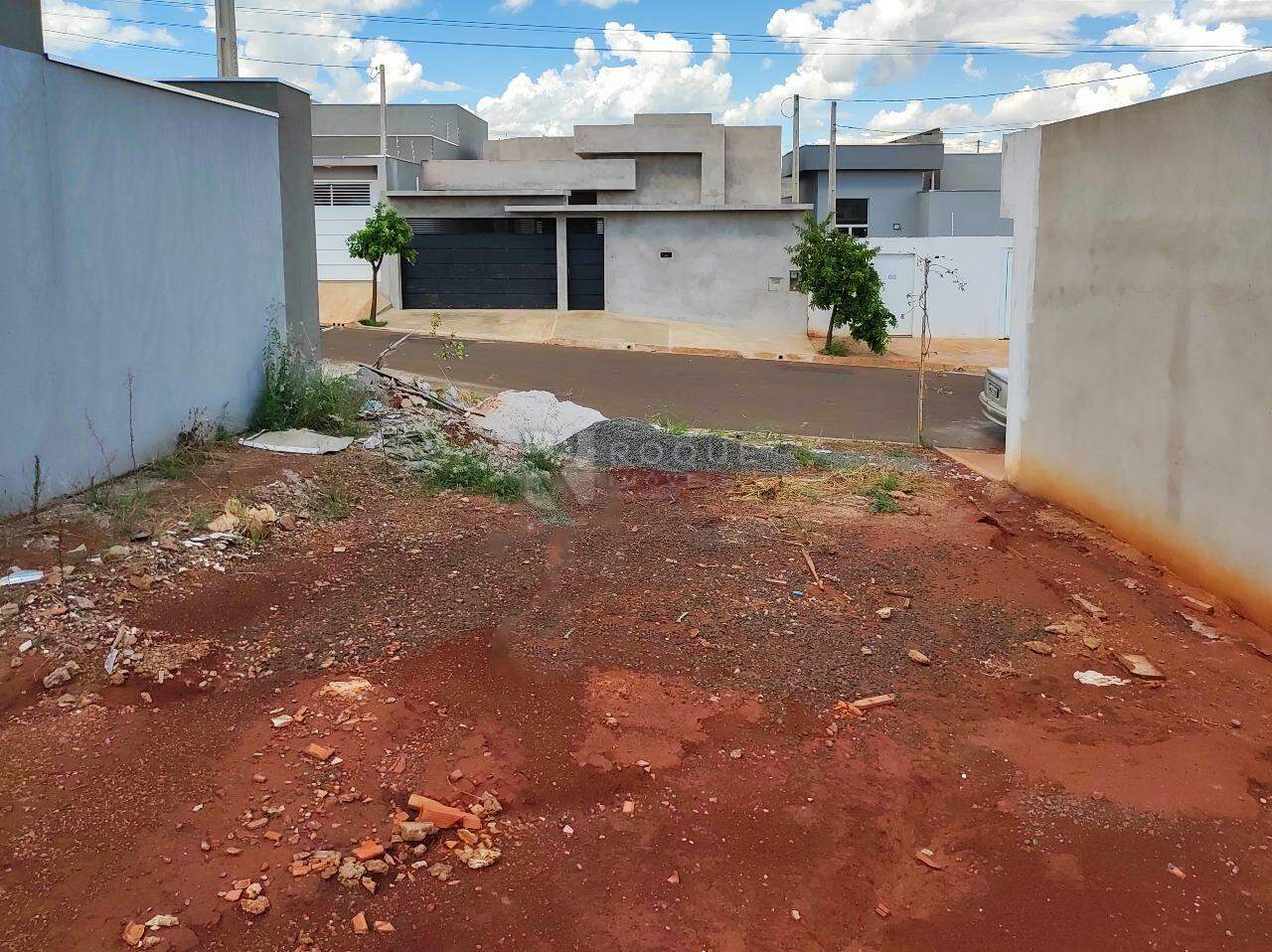 Terreno à venda no bairro Residencial Colinas do Engenho I: 