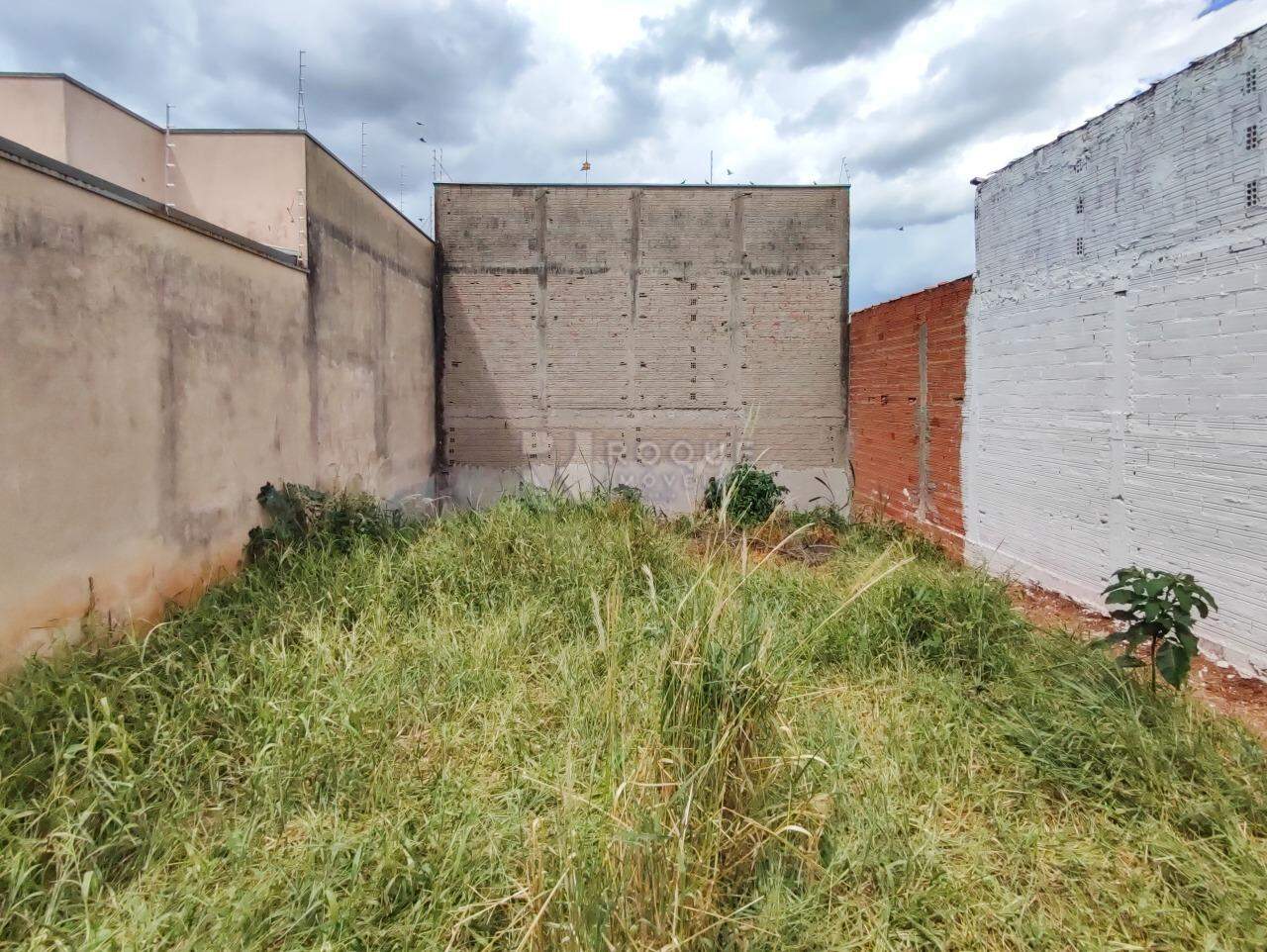 Terreno à venda no bairro Jardim Campo Verde I: 