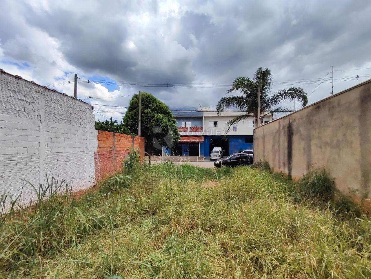 Terreno à venda no bairro Jardim Campo Verde I: 