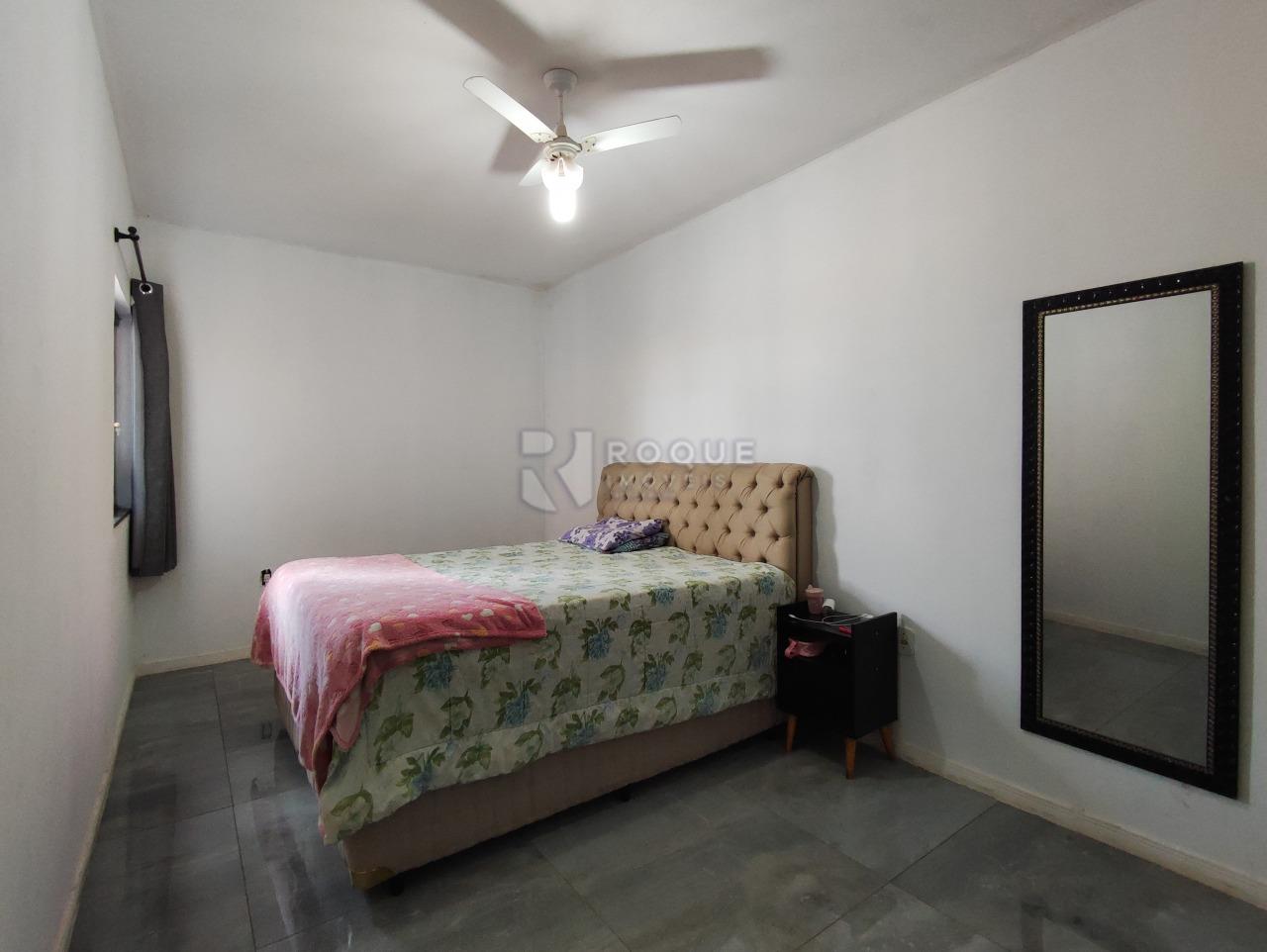 Casa com salão à venda no bairro Jardim Gustavo Picinini: SUÍTE