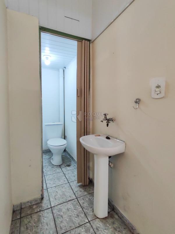 Casa com salão à venda no bairro Jardim Gustavo Picinini: BANHEIRO MASCULINO