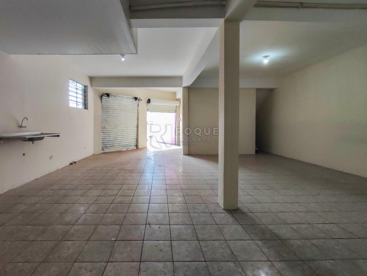 Casa com salão à venda no bairro Jardim Gustavo Picinini: SALÃO