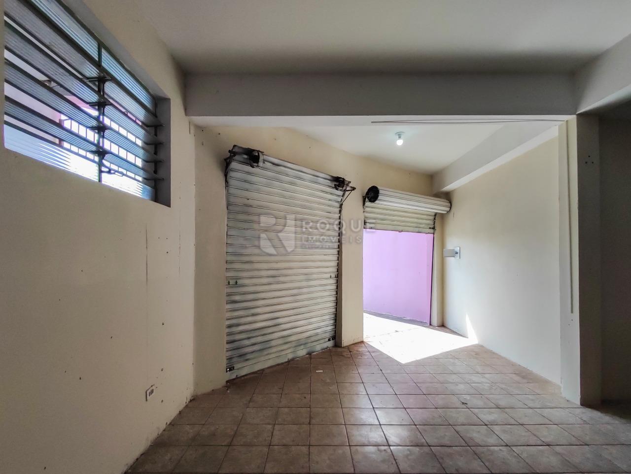 Casa com salão à venda no bairro Jardim Gustavo Picinini: SALÃO