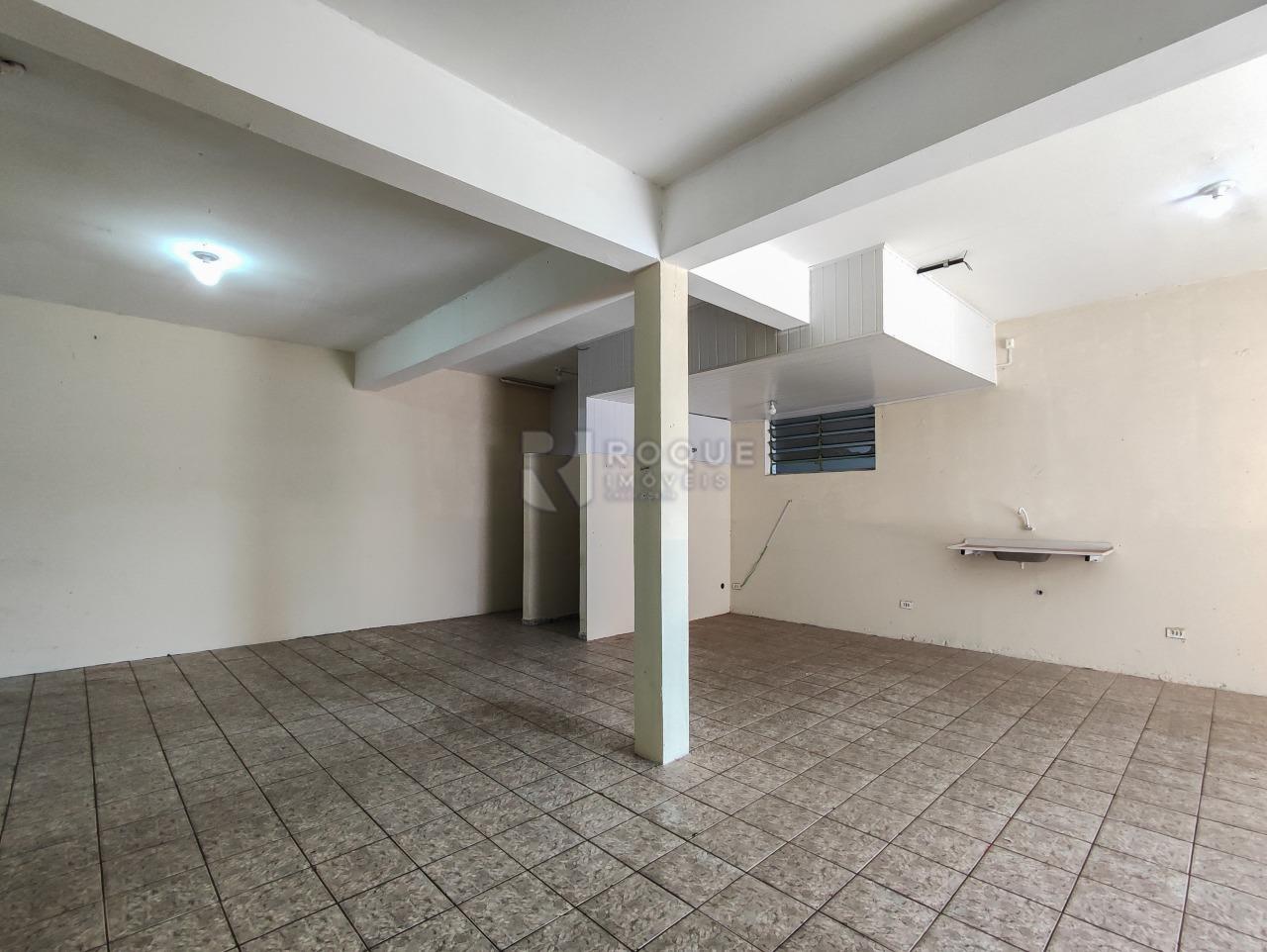 Casa com salão à venda no bairro Jardim Gustavo Picinini: SALÃO