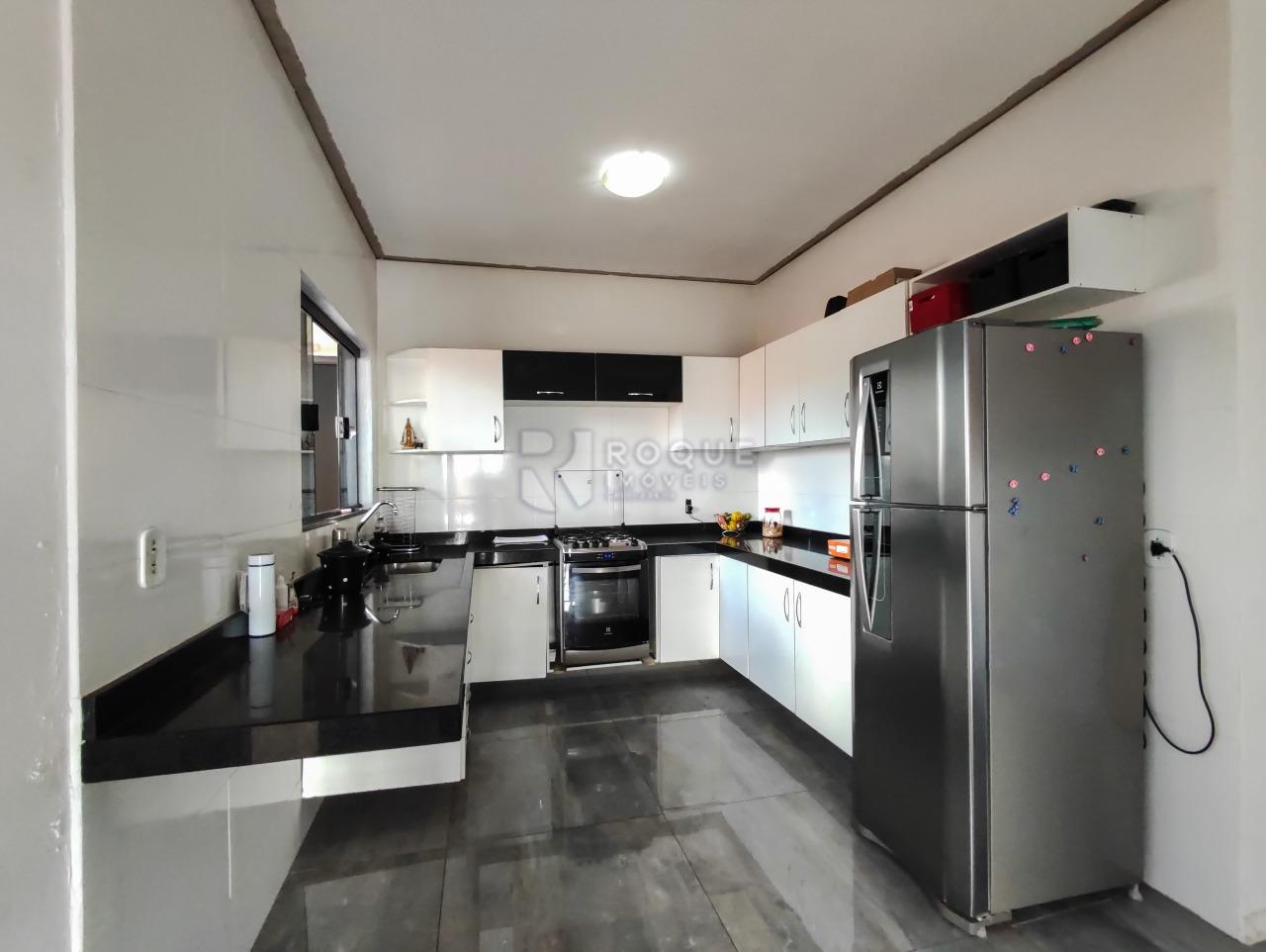 Casa com salão à venda no bairro Jardim Gustavo Picinini: COZINHA