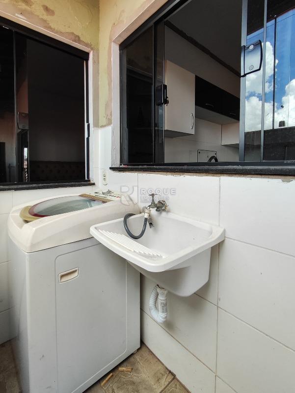 Casa com salão à venda no bairro Jardim Gustavo Picinini: LAVANDERIA