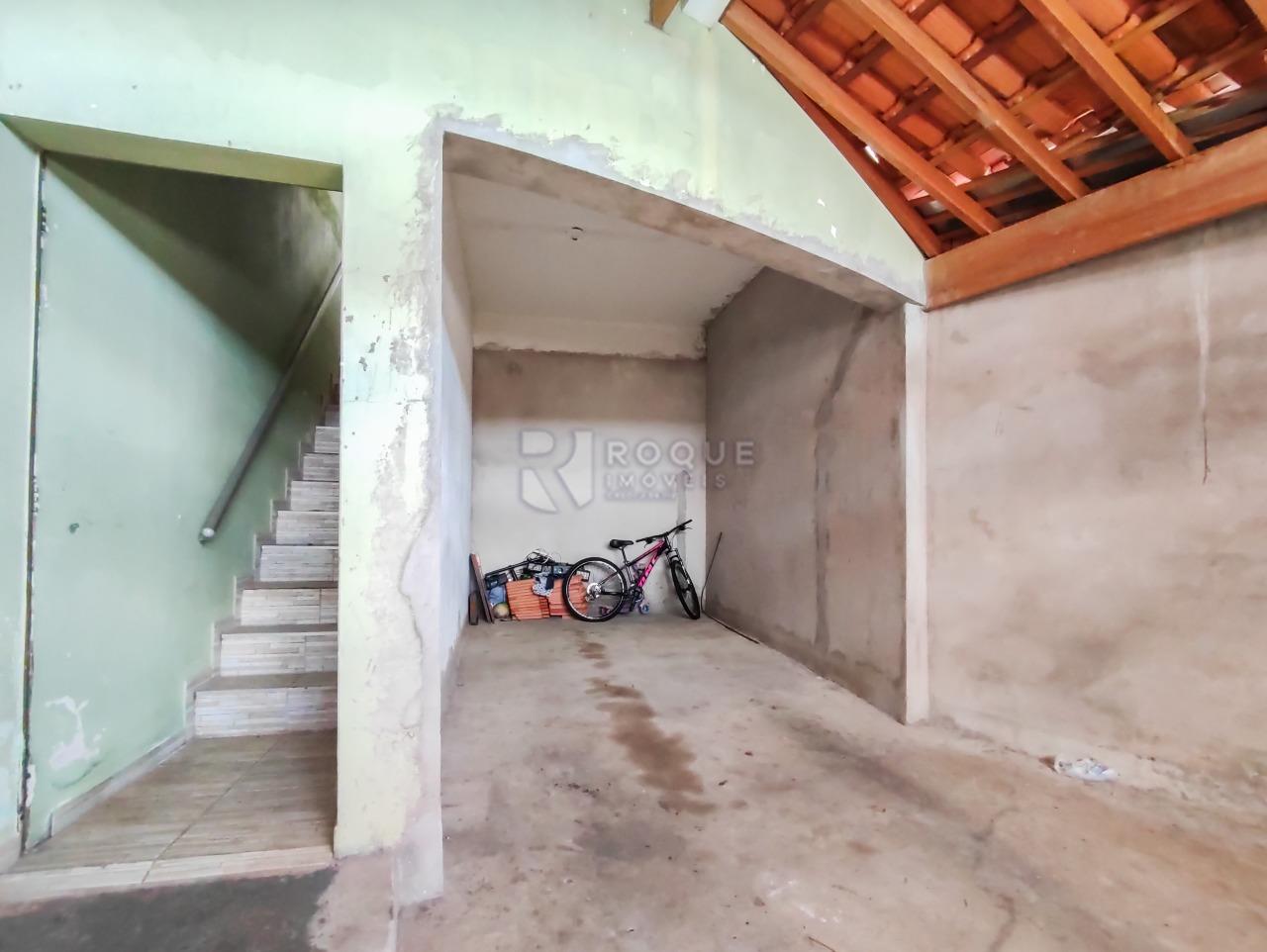 Casa com salão à venda no bairro Jardim Gustavo Picinini: GARAGEM