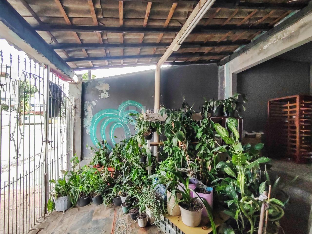 Casa Residencial à venda no bairro Vila Queiroz: GARAGEM