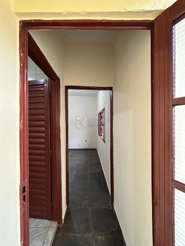 Casa Residencial para aluguel no bairro Jardim Santo André: Acesso dormitório e WC fundo 
