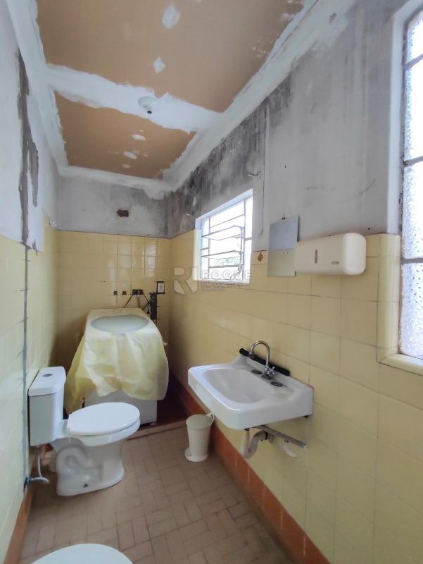 Casa Comercial à venda no bairro Centro: BANHEIRO EXTERNO