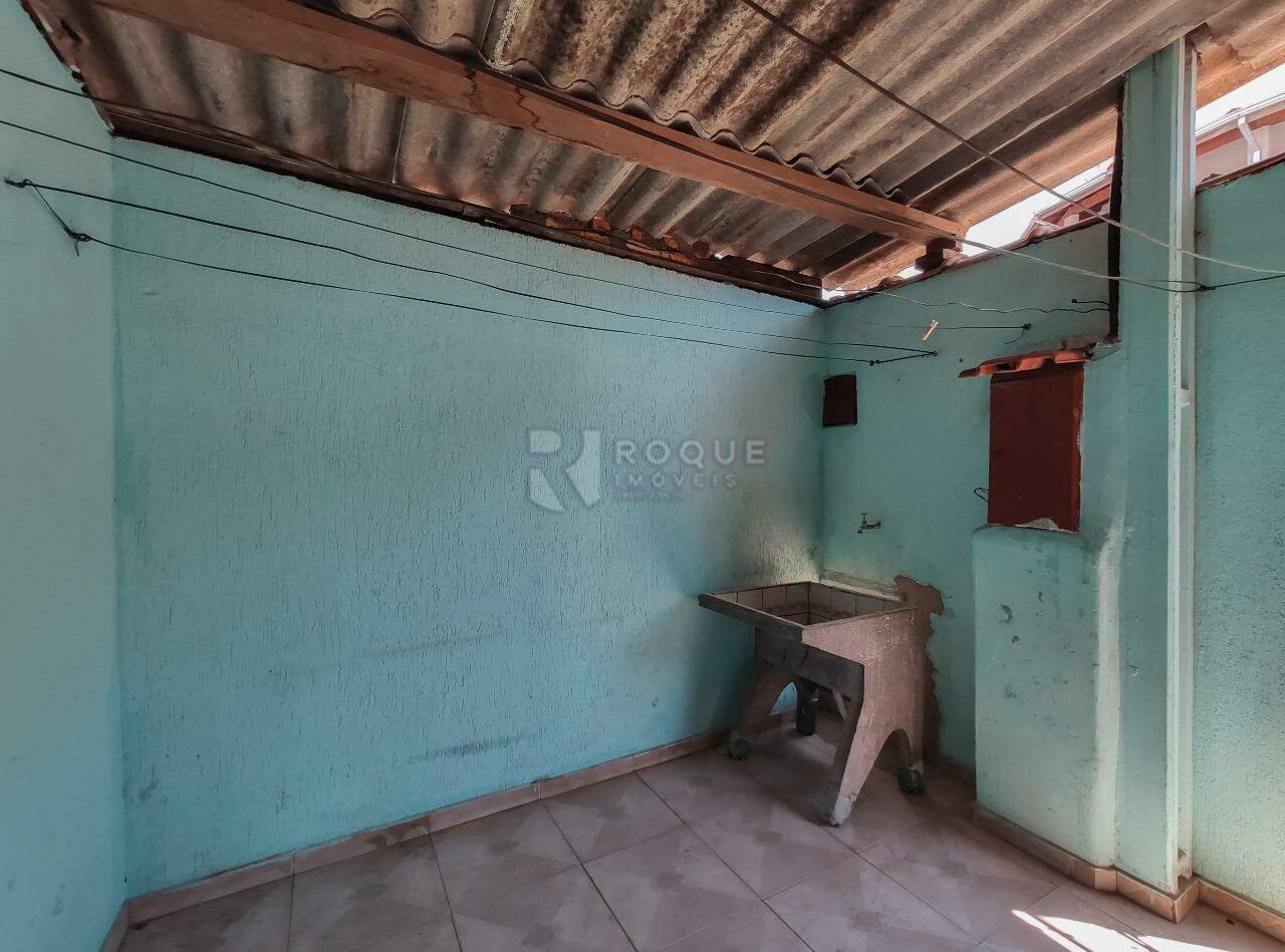 Casa Residencial para aluguel no bairro Parque Residencial Belinha Ometto: Área de serviço / frente 
