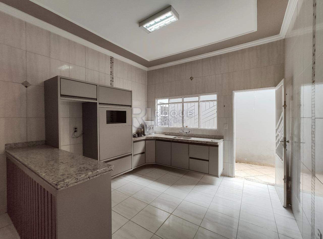 Casa Residencial para aluguel no bairro Parque Residencial Aeroporto: Cozinha