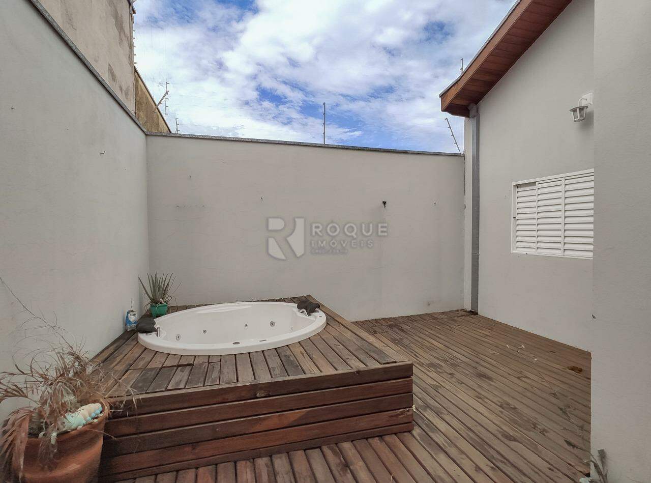 Casa Residencial para aluguel no bairro Parque Residencial Aeroporto: Hidromassagem / fundo