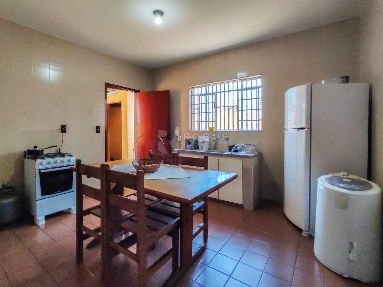 Casa Residencial à venda no bairro Vila Queiroz: COZINHA CASA 3