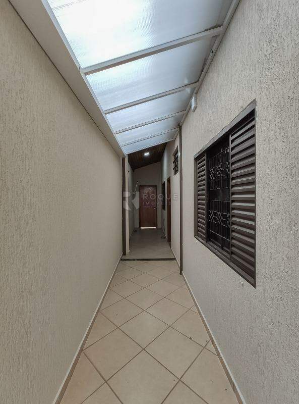 Casa Residencial para aluguel no bairro Jardim Ouro Verde: Corredor