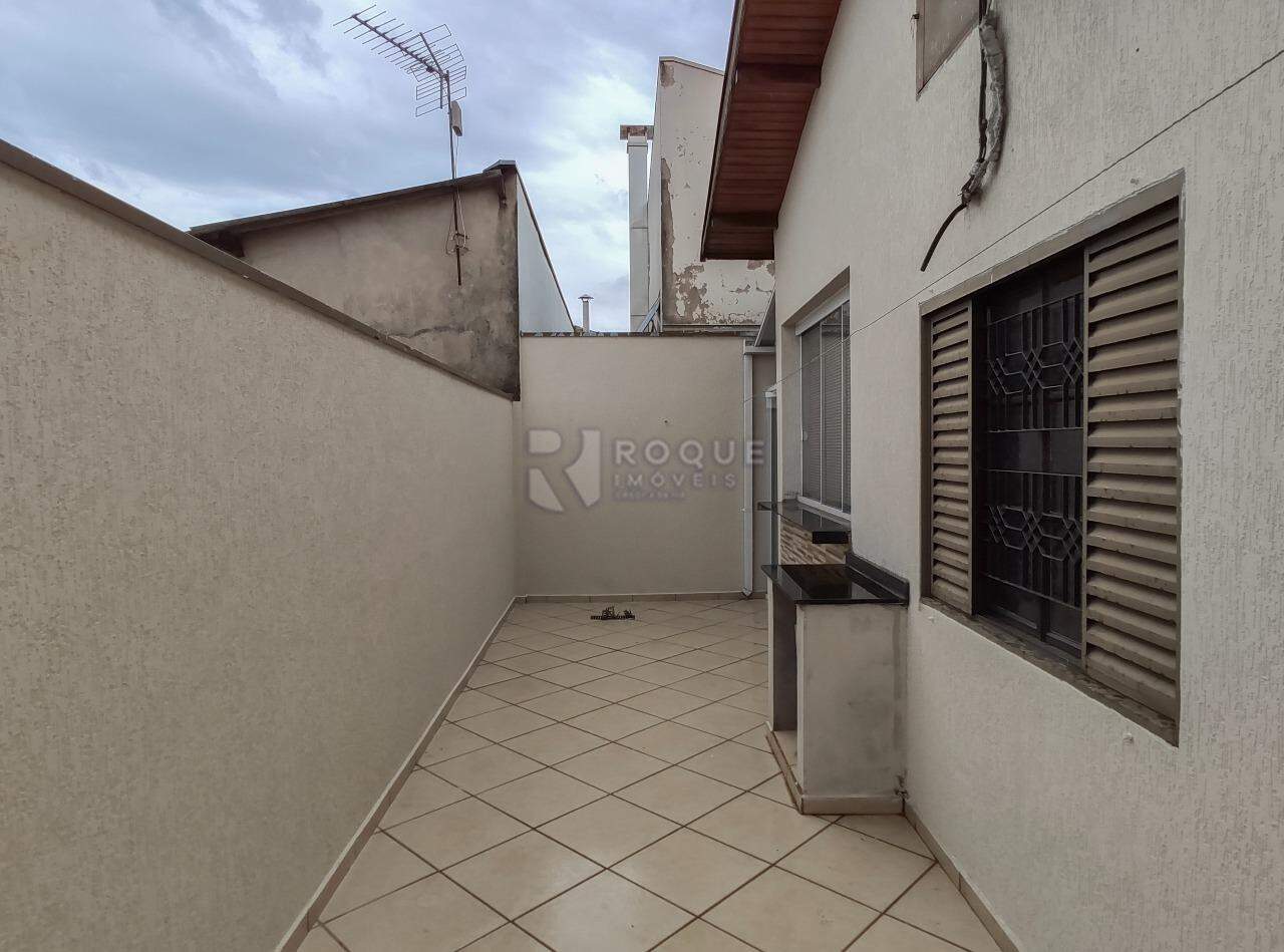 Casa Residencial para aluguel no bairro Jardim Ouro Verde: Fundo