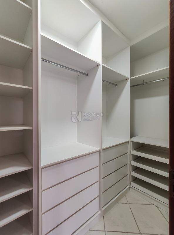 Casa Residencial para aluguel no bairro Jardim Ouro Verde: Closet suíte