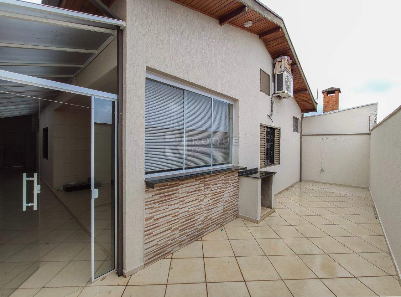 Casa Residencial para aluguel no bairro Jardim Ouro Verde: Fundo