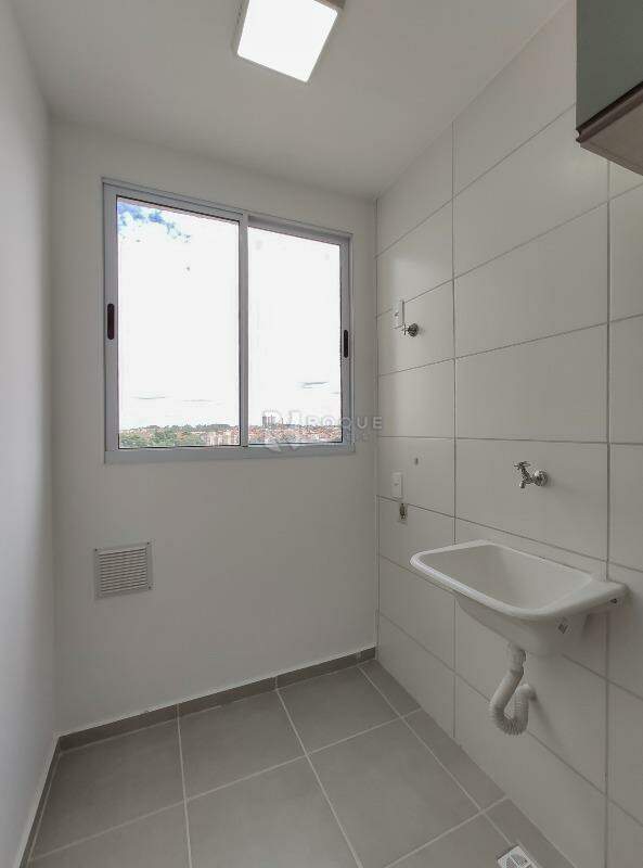 Apartamento para aluguel no bairro Vale das Esmeraldas: Área de serviço 