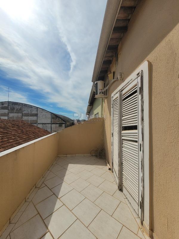 Casa Residencial à venda no bairro Centro: Sacada