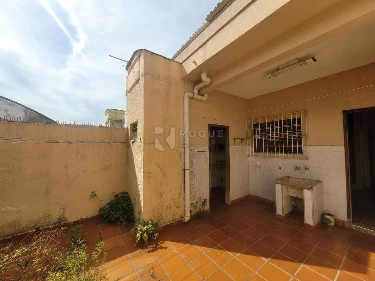Casa Residencial à venda no bairro Centro: Fundos