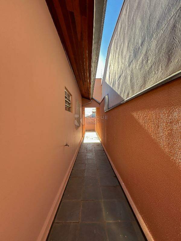 Casa Residencial para aluguel no bairro Jardim Santo André: Corredor