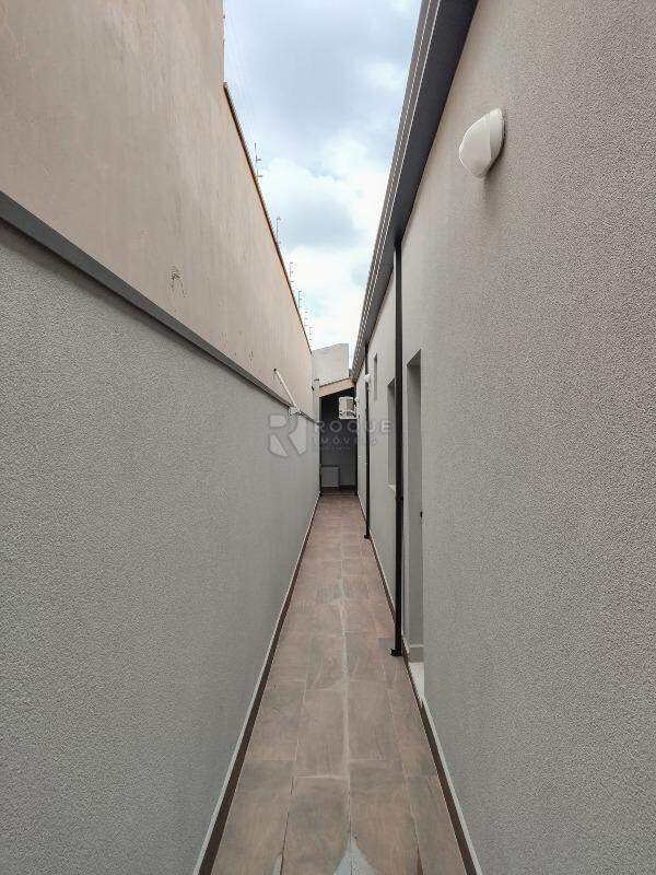 Casa Residencial para aluguel no bairro Jardim Santa Adélia: Corredor 