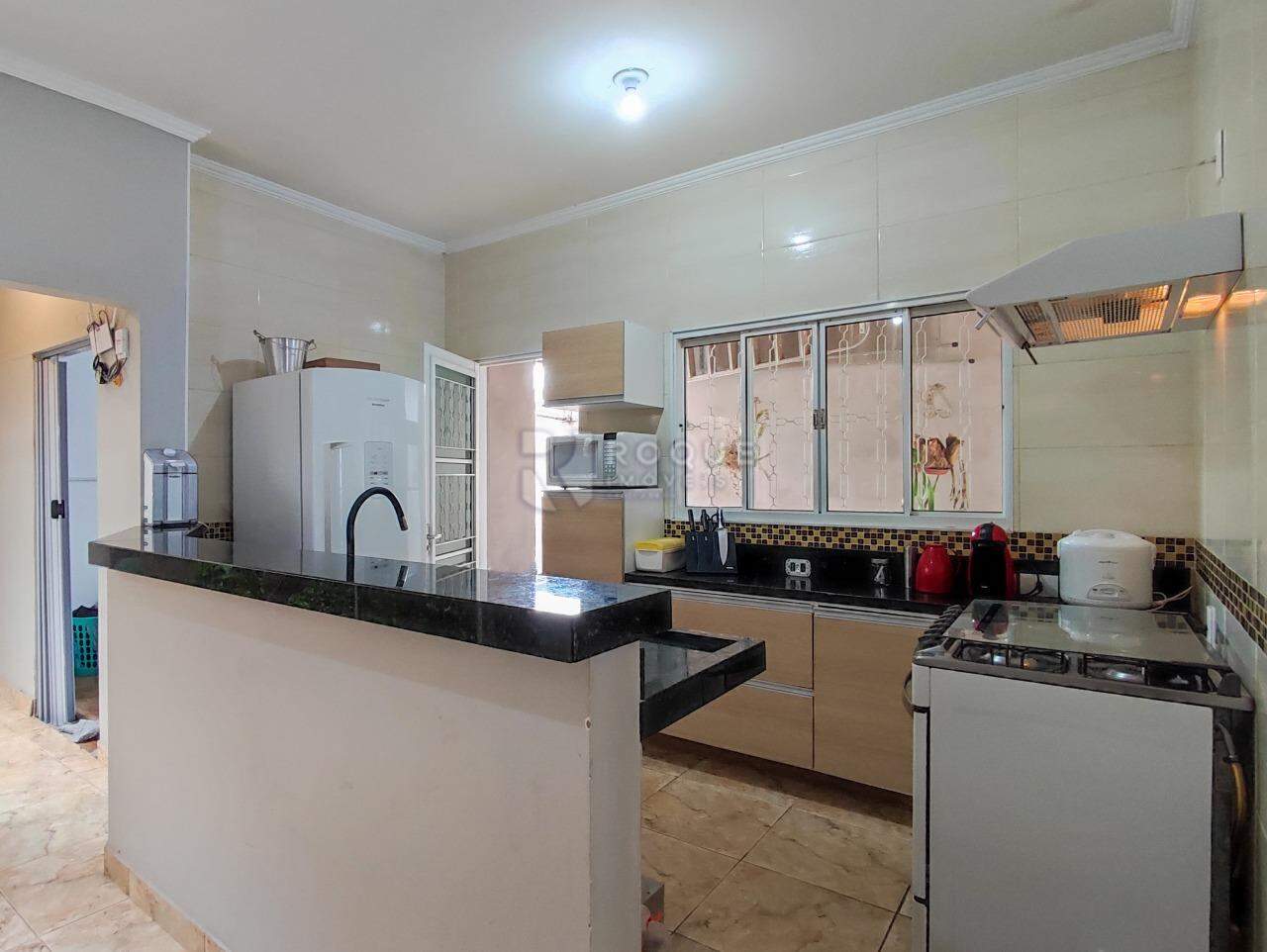 Casa Residencial à venda no bairro Parque Pompeo: COZINHA