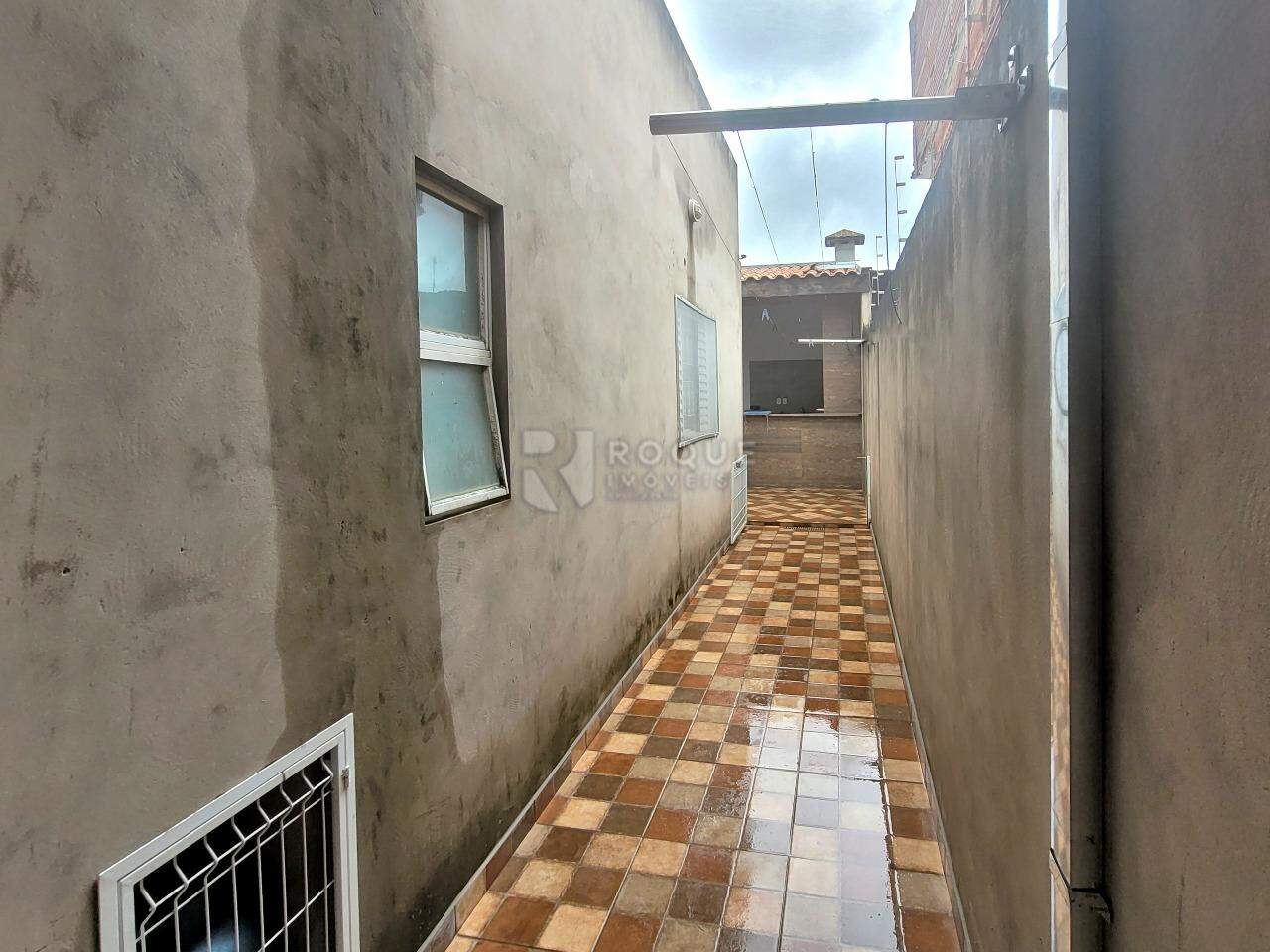 Casa Residencial à venda no bairro Parque Pompeo: CORREDOR LATERAL