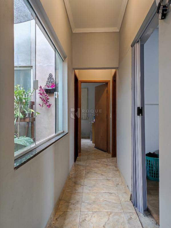 Casa Residencial à venda no bairro Parque Pompeo: CORREDOR INTERNO