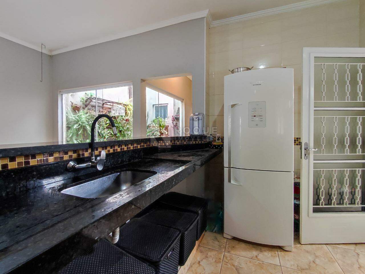 Casa Residencial à venda no bairro Parque Pompeo: COZINHA