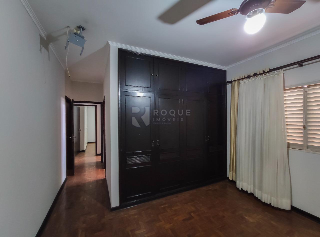 Casa Residencial para aluguel no bairro Centro: Dormitório 3 suíte