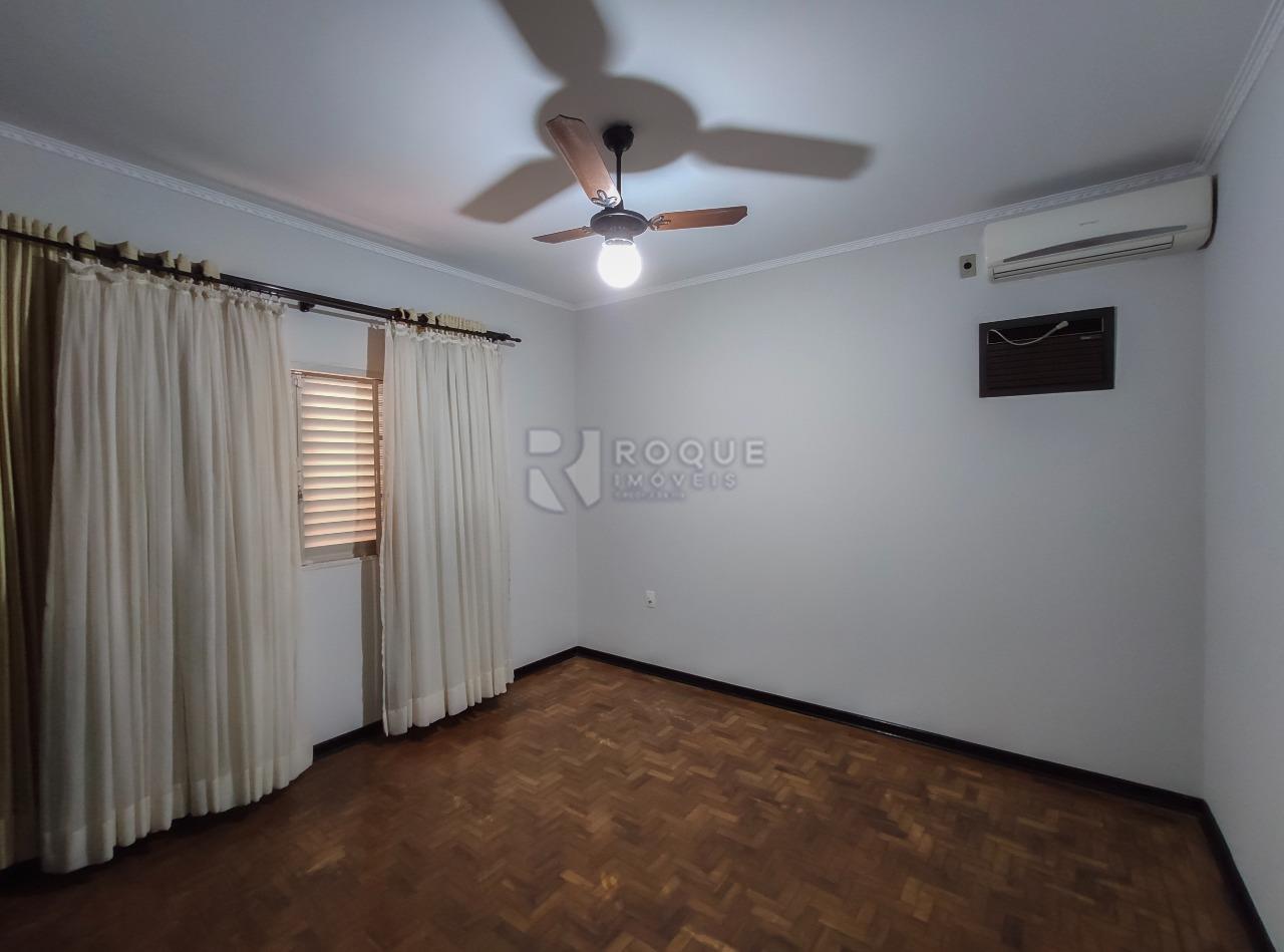 Casa Residencial para aluguel no bairro Centro: Dormitório 3 suíte 