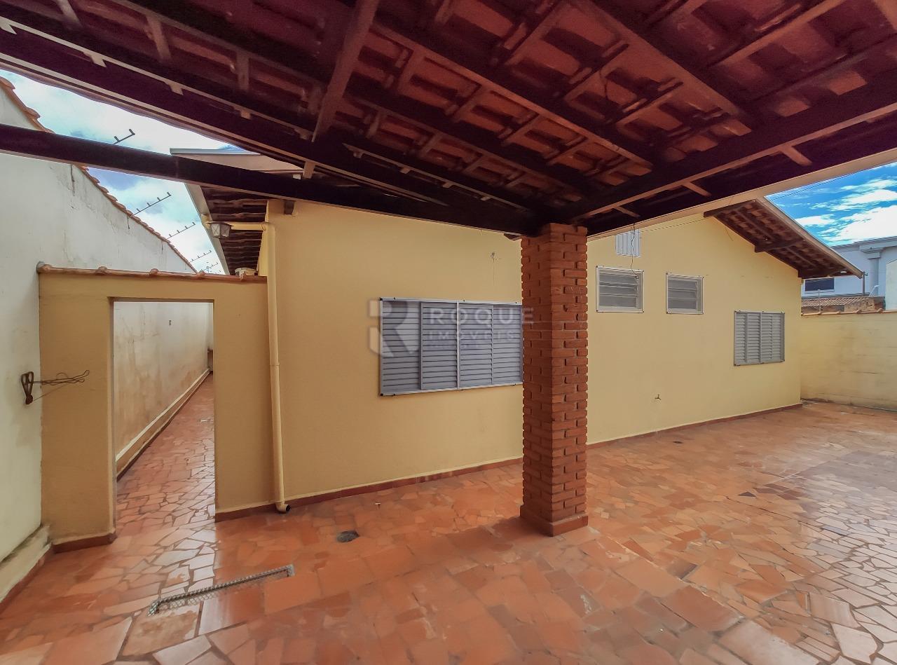Casa Residencial para aluguel no bairro Centro: Fundo 
