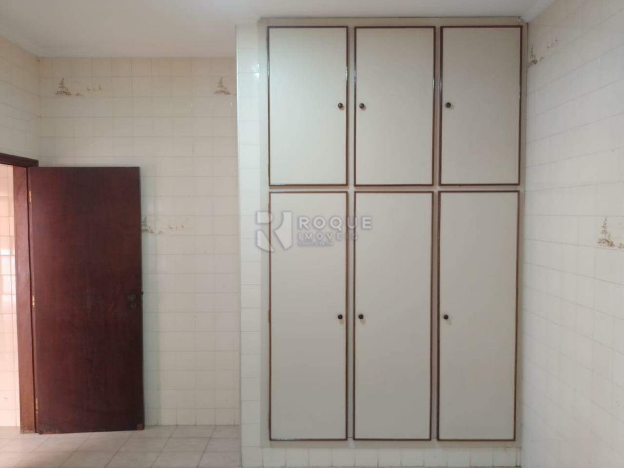 Casa Residencial para aluguel no bairro Jardim Ouro Verde: Armário cozinha