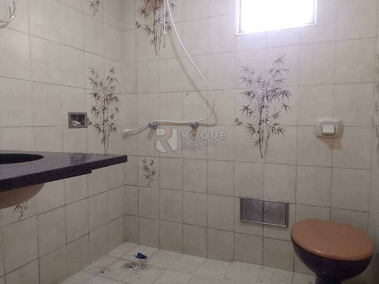Casa Residencial para aluguel no bairro Jardim Ouro Verde: WC social