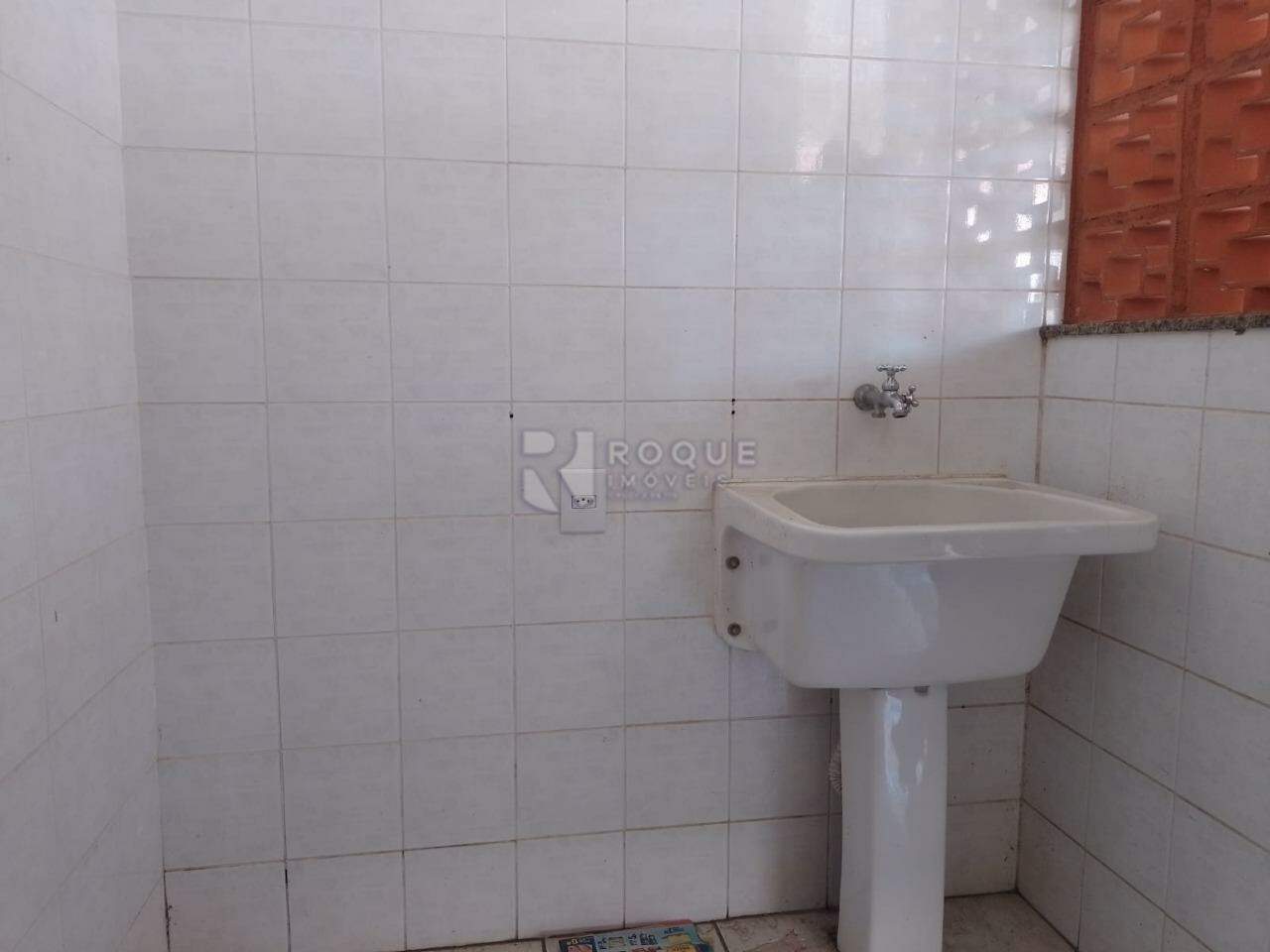 Casa Residencial para aluguel no bairro Jardim Ouro Verde: Área de serviço externa
