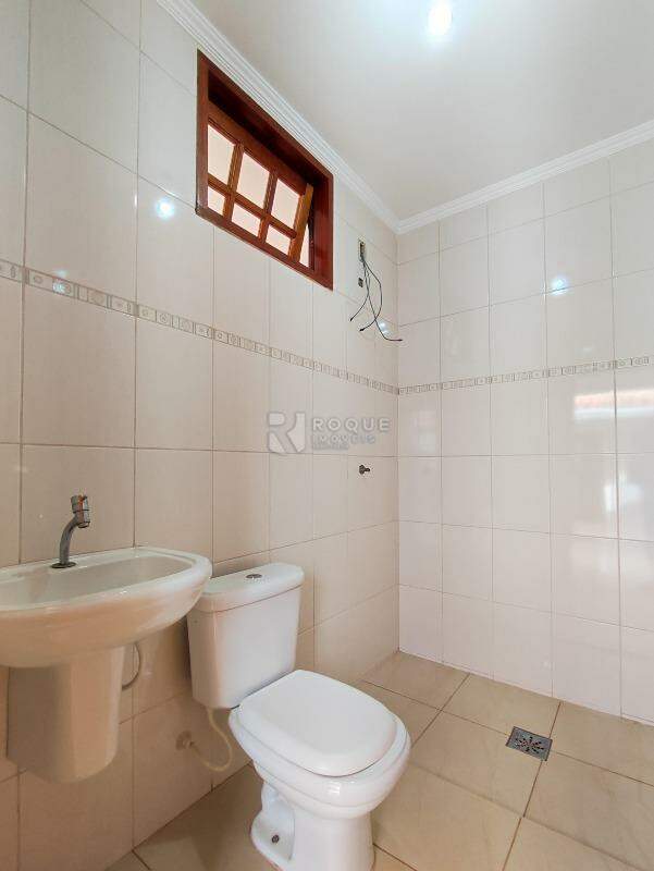 Casa Residencial à venda no bairro Jardim Alcides Modenez: BANHEIRO SOCIAL EXTERNO