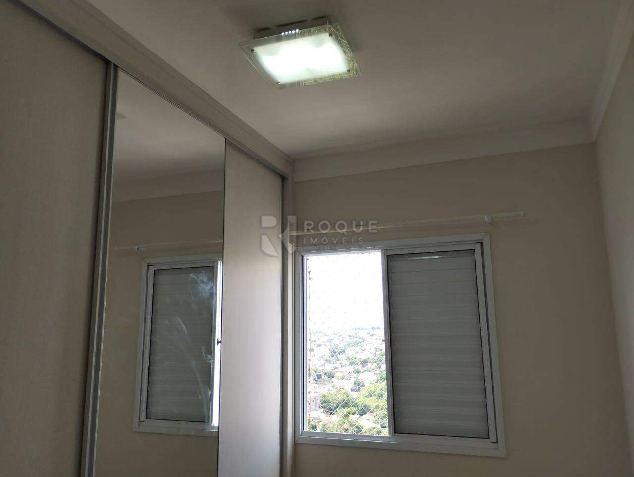 Apartamento à venda no bairro Vila Queiroz: 
