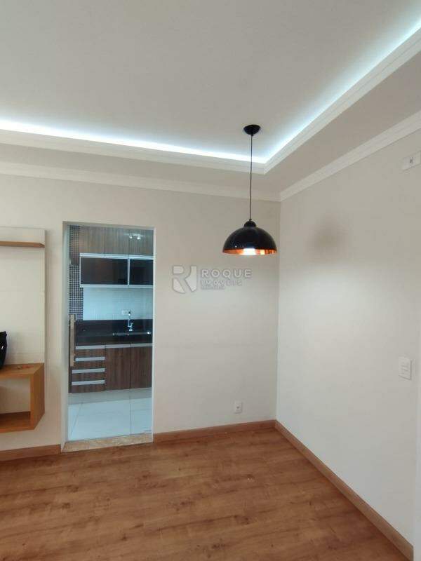 Apartamento à venda no bairro Vila Queiroz: 