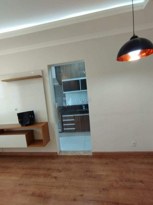 Apartamento à venda no bairro Vila Queiroz: 