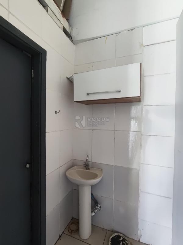Salão para aluguel no bairro Parque Residencial Santa Eulália: Lavatório