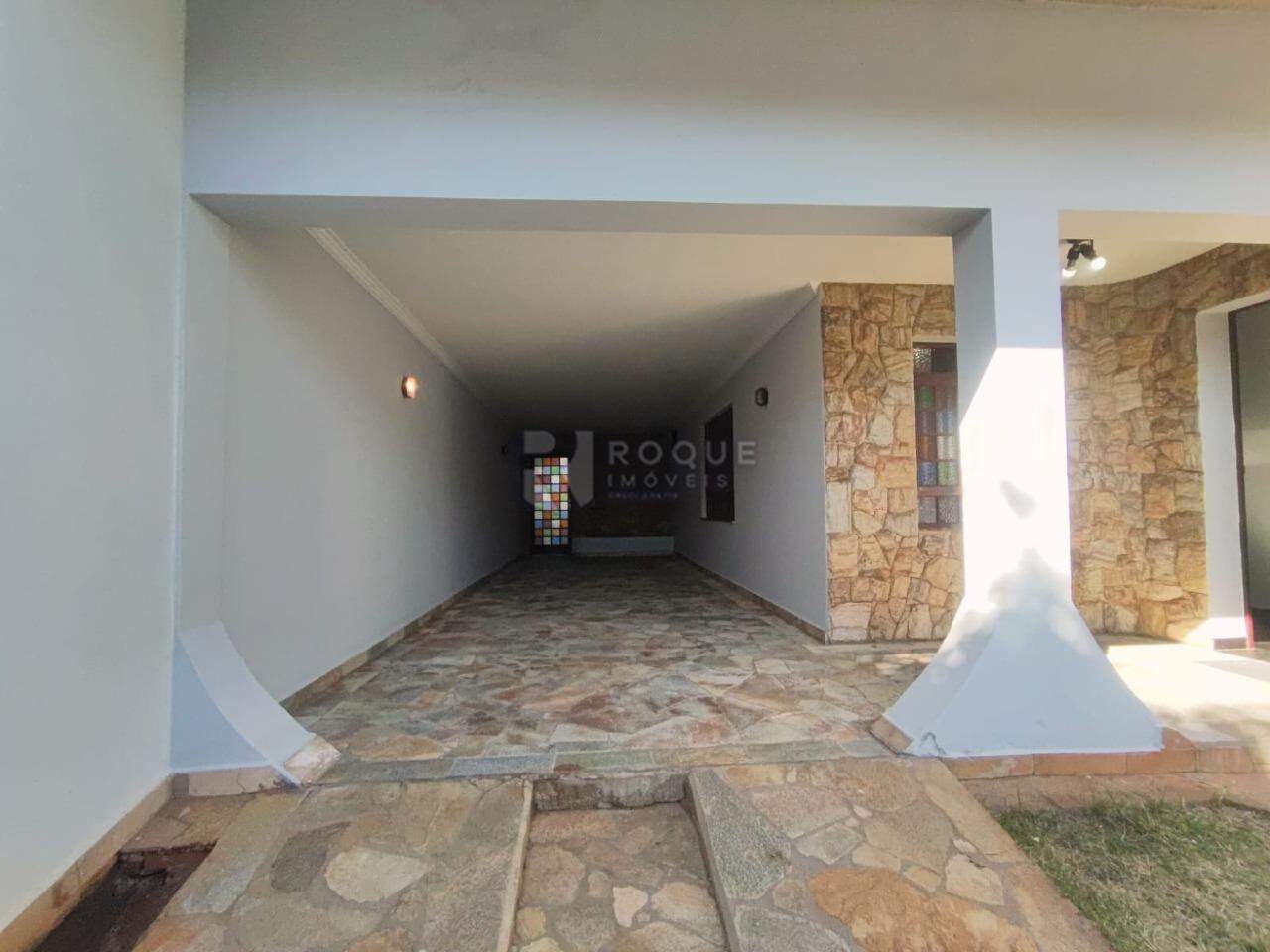 Casa Residencial para aluguel no bairro Vila Cristovam: Garagem 
