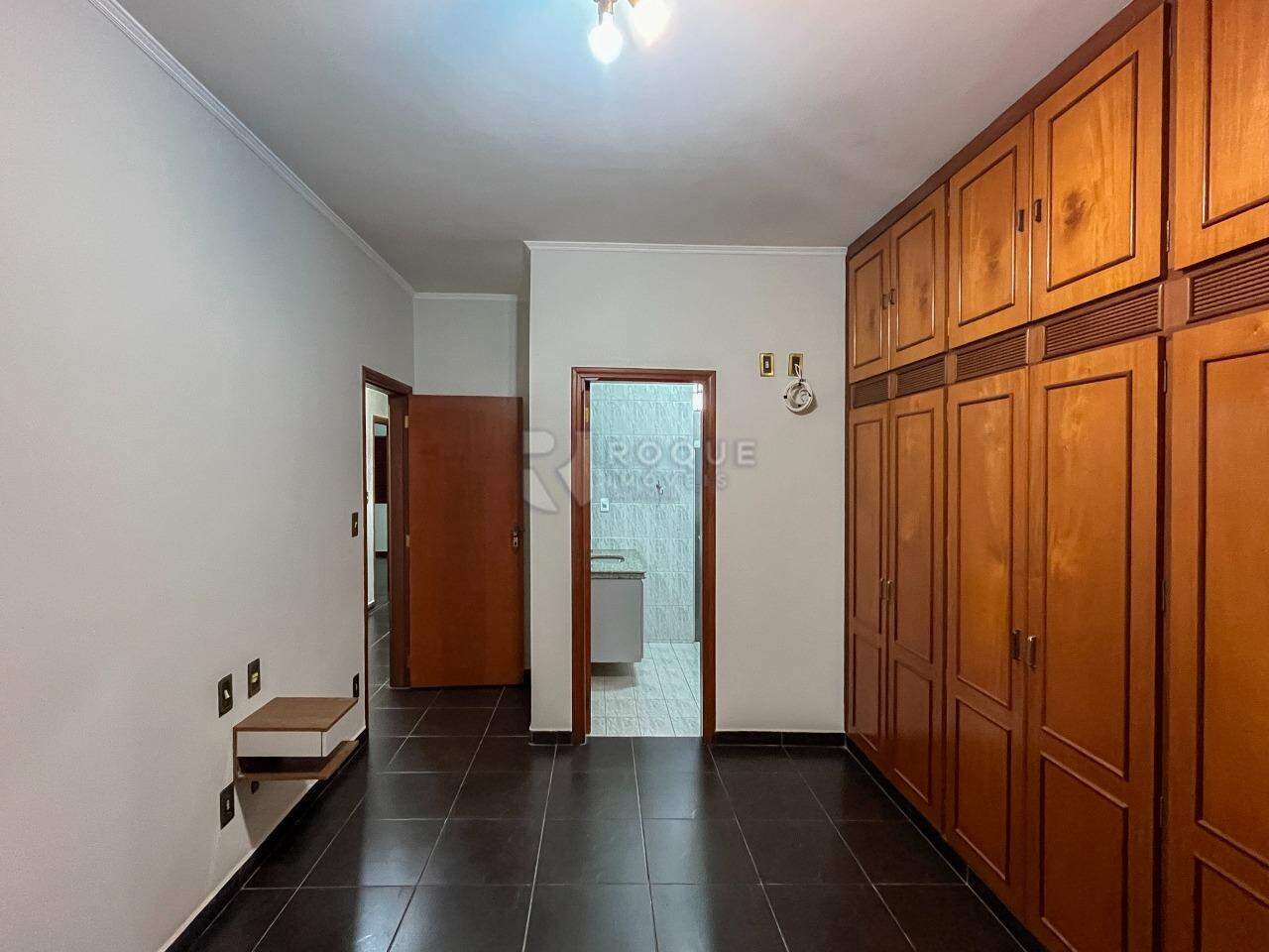 Casa Residencial para aluguel no bairro Vila Cristovam: Dormitório 1 suíte 