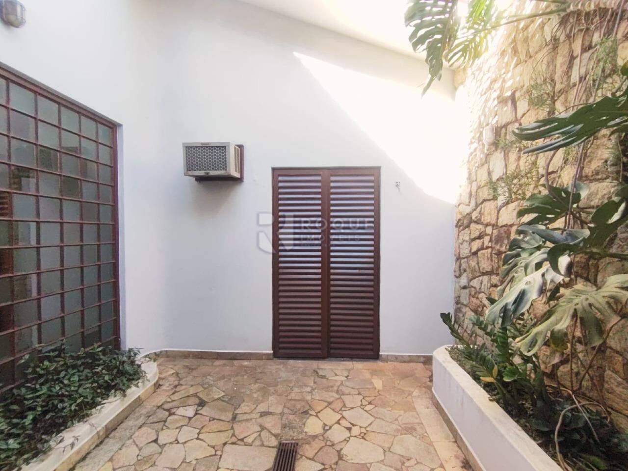 Casa Residencial para aluguel no bairro Vila Cristovam: Jardim inverno