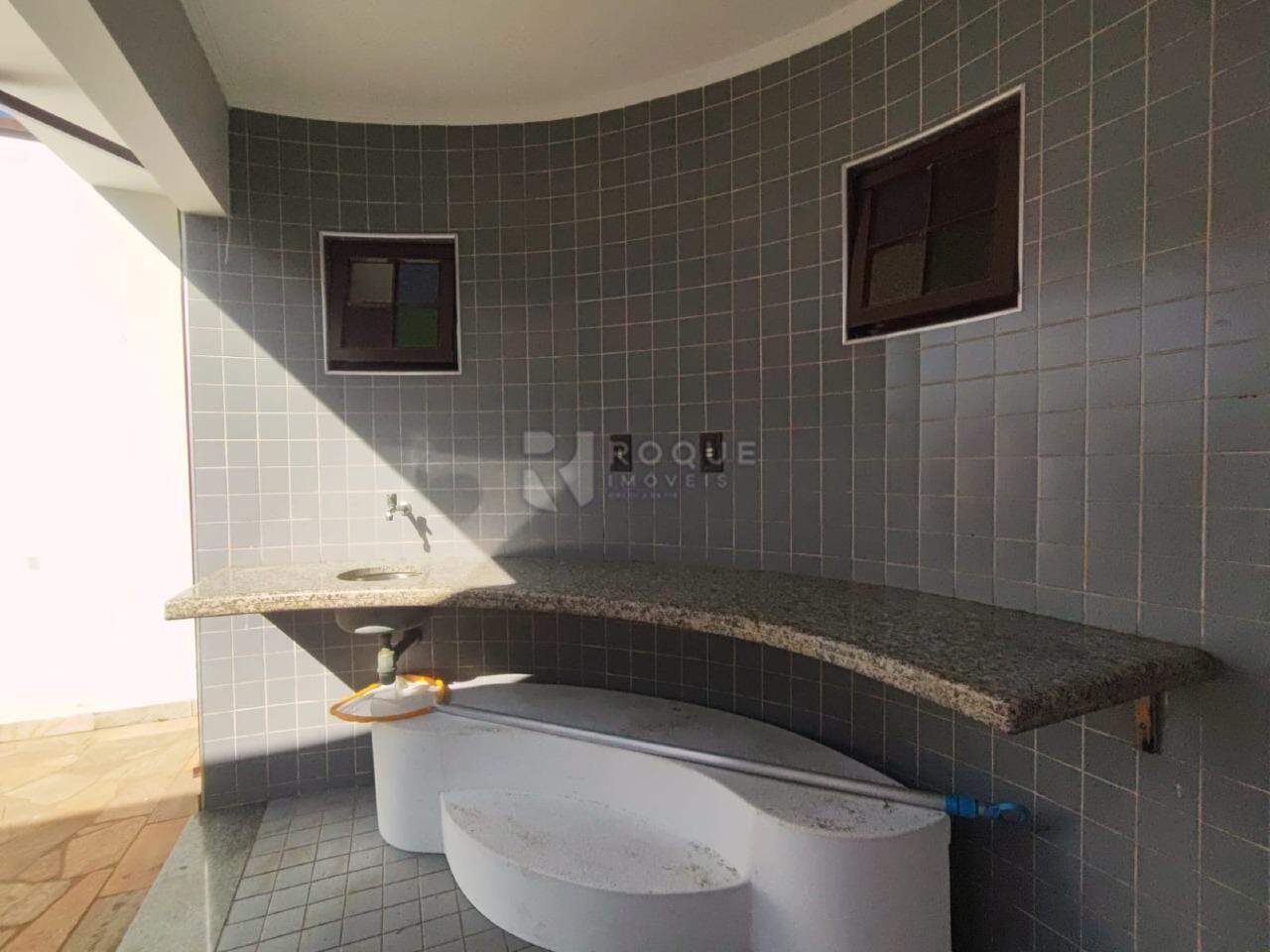 Casa Residencial para aluguel no bairro Vila Cristovam: Churrasqueira
